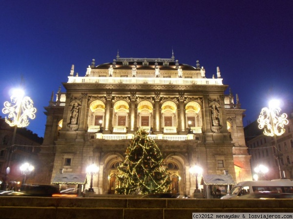 Budapest Opera
La opera de Budapest iluminada
