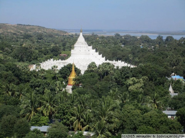 Pagoda Mya Thein Tan
Son varios los lugares de interés en Mingun. Uno de ellos esta pagoda blanca que representa el Monte Meru.
