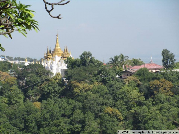 Sangain
Vista de la colina de Sangain, en la que se encuentran decenas de monasterios.
