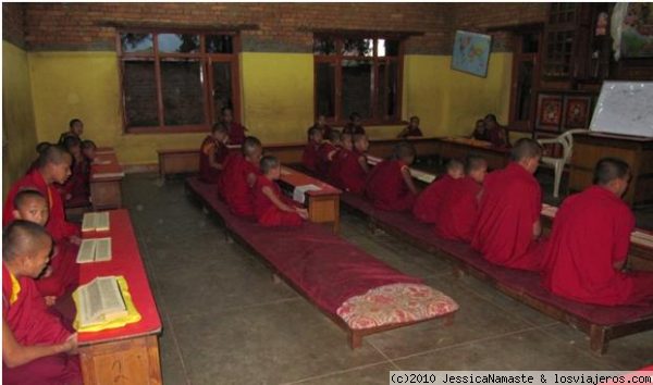 ESCUELA TIBETANA, Bellezas de Khatmandu
Escuela tibetana en un poblado alejado del valle de Katmandú
