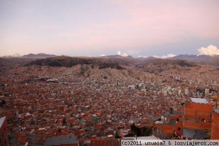 vista de la paz desde el mirador hacha kayo
Vista de la paz desde el mirador hacha kayo con la cordillera real andina al fondo
