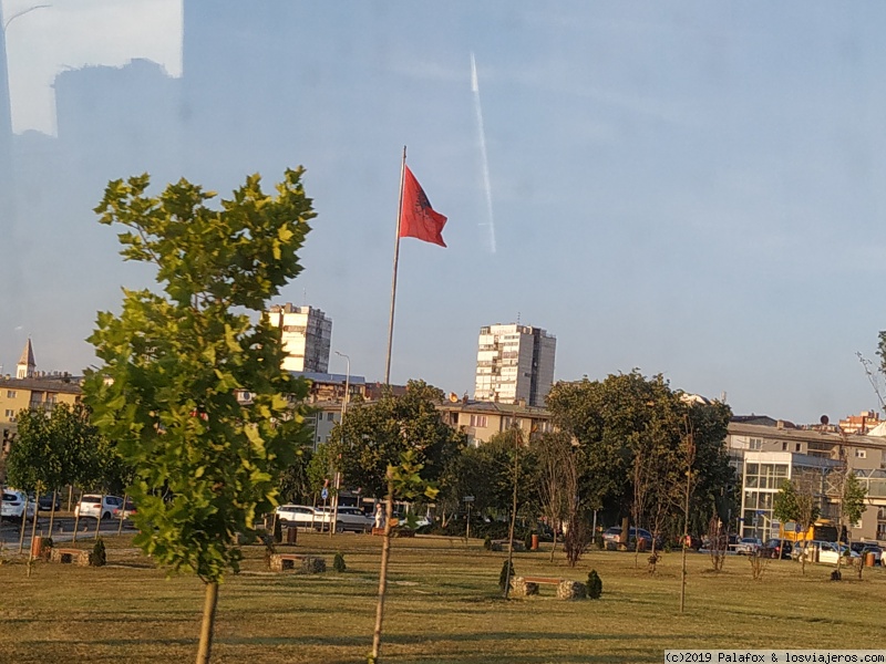 Kosovo, tan misterioso como sorprendente - Blogs de Europa Oriental - Llegada a Pristina (2)