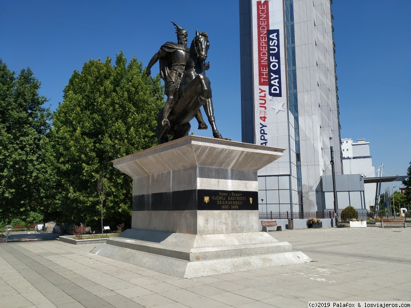 Kosovo, tan misterioso como sorprendente - Blogs de Europa Oriental - Pristina y Gracanica (2)