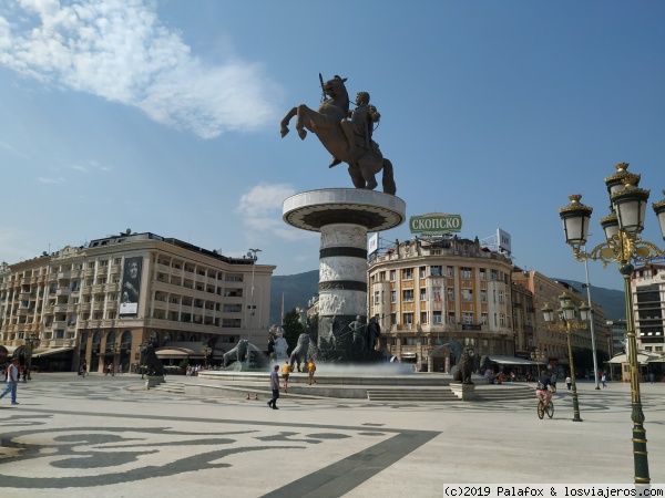 Guerrero a Caballo
Estatua de Guerrero a Caballo en la plaza central de Skopje
