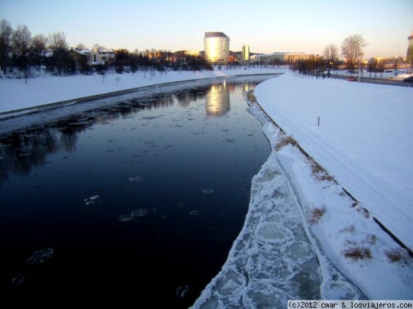 RÍO NERIS
RÍO NERIS SEMICONGELADO EN EL DURO INVIERNO DE VILNIUS
