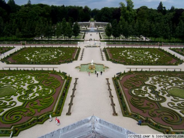 PALACIO REAL DE HET LOO
EL PALACIO REAL DE HET LOO ASOMBRA POR SUS ENORMES Y CUIDADOS JARDINES
