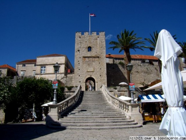 KORCULA
ESCALERA DE ACCESO AL HERMOSO CENTRO HISTÓRICO DE KORCULA
