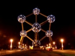 ATOMIUM ILUMINADO