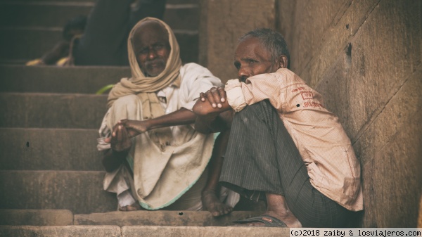 Varanasi
Foto tomada en Varanasi, India.

[url=https://www.losviajeros.com/Blogs/c78-Diarios-India/b14979-Viaje-dias-por-India-Nepal-con-breve-escala-Abu-Dhabi.html] No te pierdas nuestro diario de viaje por [color=red]India. [/color] [/url]

[url=https://retratosviajeros.es] Más fotos en nuestra web [/url]
