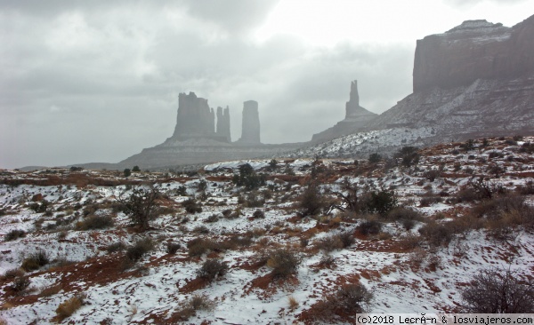 Nieve en el desierto
Monument Valley nevado es un espectáculo. El blanco le sienta muy bien a la arena roja del desierto, creando un interesante contraste
