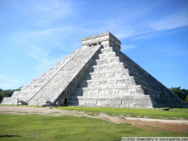 Pirámide de Kuculcán.
Pirámide de Kuculcán, también conocida como El Castillo. Chichén-Itzá. Yucatán. México
