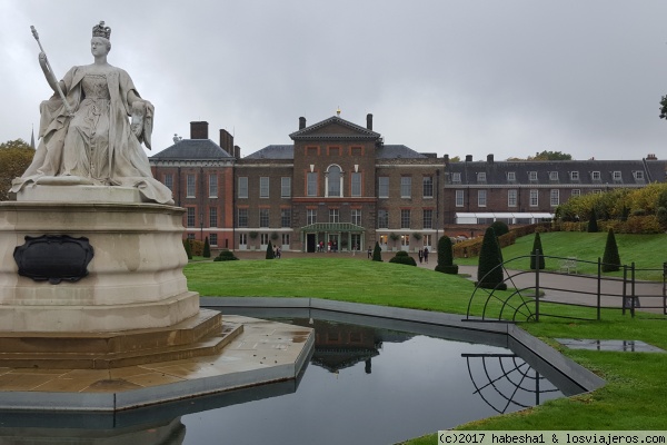 Kensington Palace
Presidido por una estatua de la reina Vitoria. En Kensington Gardens, Londres
