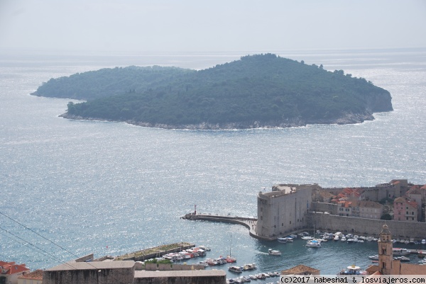 Isla de Lokrum, Dubrovnik
Vista de la isla de Lokrum y parte de la ciudadela de Dubrovnik
