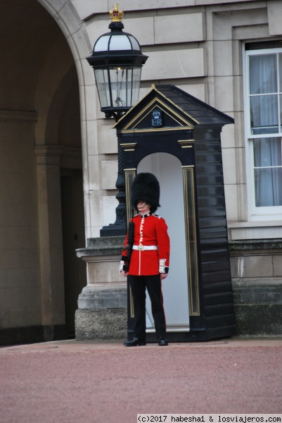 Buckinham Palace
Guardia con su peculiar traje en Buckinham Palace, Londres
