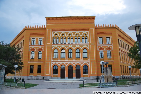 Escuela de Gramática, Mostar
Se ubica en la Plaza de España, Mostar
