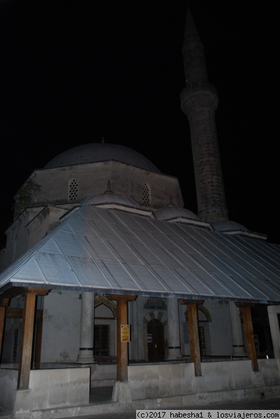 Mezquita Karadjoz-bey, Mostar
Vista nocturna de una de las mezquitas más perjudicadas por la guerra, Mostar
