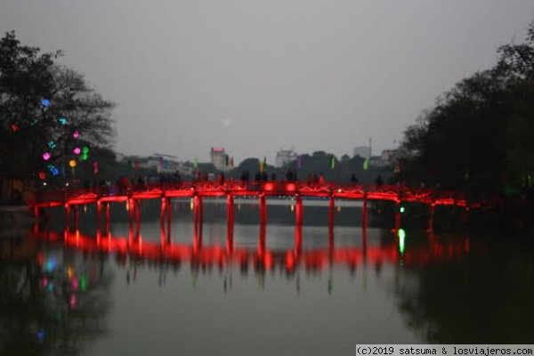 Hanoi
Lago Hoan Kiem, en el centro de Hanoi
