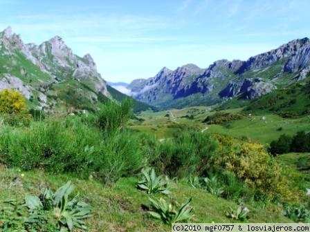 Valle del Lago
Asturias. Parque Natural de Somiedo. Valle del lago. Vestigio del glaciar que en su día se deslizaba por el valle
