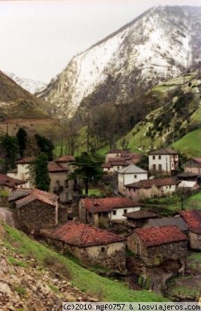 Villarin
Pueblo de Villarin, en el Valle de Saliencia. Parque Natural de Somiedo. Asturias
