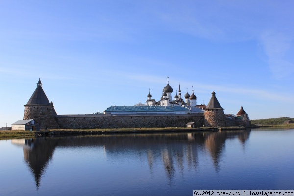 Monasterio de solovki,islas Solovetski
Geograficamente no son nuestras antipodas,pero una vez alli,te hace sentir que si que lo son.
Precioso lugar y perfecto para desaparecer
Monasterio de solovki,islas Solovetski
Geograficamente no son nuestras antipodas,pero una vez alli,te hace sentir que si que lo son.
Precioso lugar y perfecto para desaparecer