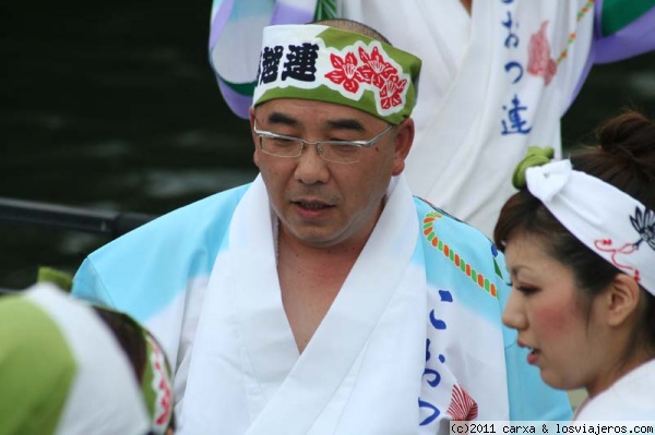 Festival de Awaodori
AwaOdori es un baile popular y veraniego originario de Tokushima (isla de Shikoku, cerca Okoyama ). Odori significa ‘danza’ y Awa es el antiguo nombre de Tokushima. Forma parte de las fiestas budistas de Bon, que se celebran en honor de los antepasados.
