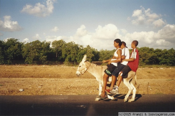 Transporte
Tres palestinos aprovechando en transporte
