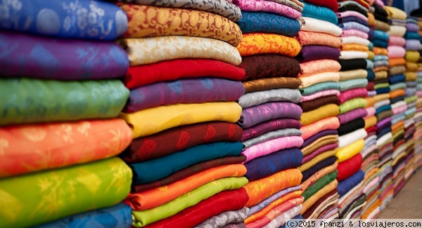 Seda  -Hoî-An- Vietnam
Tienda de seda en Hoî-An. Vietnam. En una hora, te hacen una camisa

