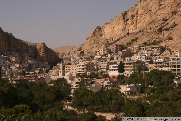 Maalula
Bonito pueblo cerca de Damasco, donde se puede(o podía) oir hablar en Arameo.
