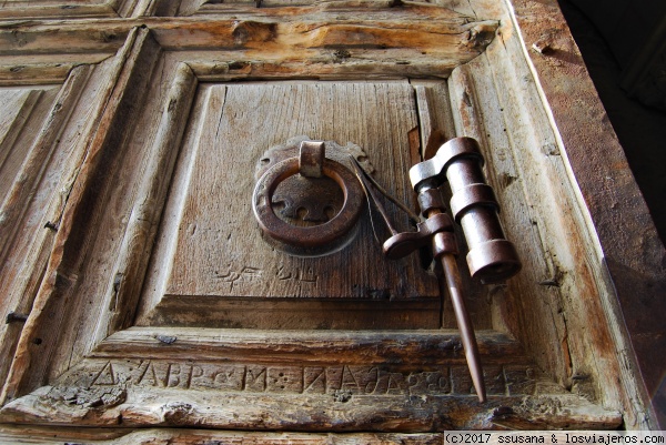 LA LLAVE DEL SANTO SEPULCRO
En 1187 Saladino dio la llave del santo Sepulcro a la familia de Adeeb Jawad Joudeh quienes tienen desde entonces la custodia y el honor de abrir y cerrar ceremonialmente cada día este sagrado lugar del cristianismo.
