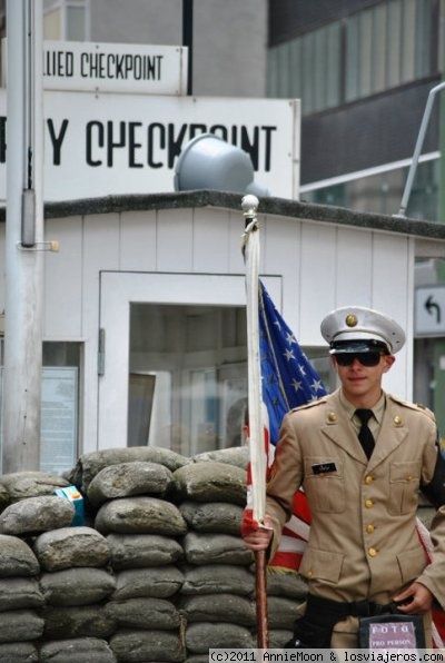 Checkpoint Charlie
Un actor como guardia del famoso checkpoint. Berlin
