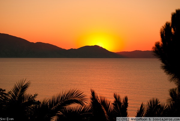 Sale el sol - Zakynthos
Esta era la vista que teniamos todas las mañanas del amanecer en nuestro balcon en el hotel de Zakynthos.
