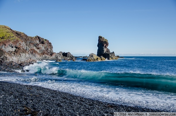 Peninsula de Snaefellsnes - Islandia
Playa de arena negra y formaciones rocosas en la peninsula de Snaefellsnes.

