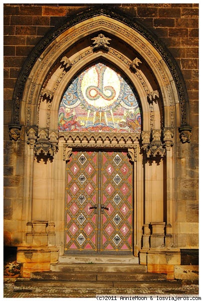 Puerta colorida
En la Iglesia de San Pablo y San Pedro, Vysehrad, Praga
