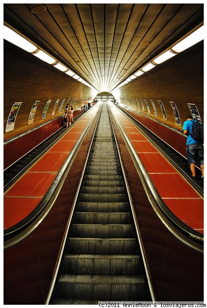 Escaleras interminables
Las infinitas escaleras de las estaciones de los metros de Praga. Menos mal que nunca me encontre una sin funcionar, jejejeje
