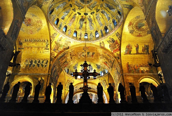 Forum of Basílicas De Roma: Cielo dorado