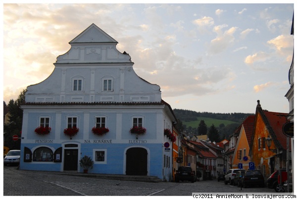 Amanece en Cesky Krumlov
Mientras nos marchabamos muy pronto pudimos contemplar el pueblo mientras amanecia
