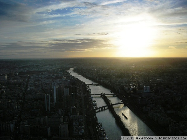 Se pone el sol en Paris - Francia
The sun sets in Paris - France