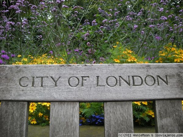 City of London
Detalle de un banco de madera en Londres
