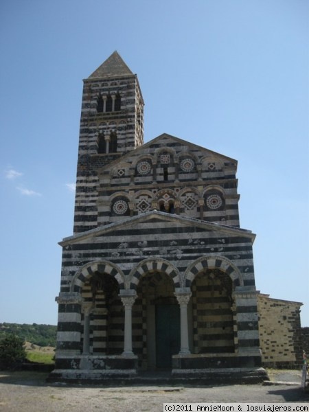 Santa Trinita di Saccargia
Preciosa iglesita romanica en el norte de la isla de Cerdeña
