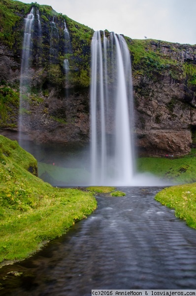 Seljalandsfoss - Islandia
La casacada de Seljalandsfoss en una tarde nublada
