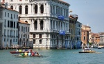 Remeros en la regata Vogalonga de Venecia