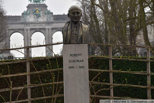 Roer Schuman
Buwto de Schuman, conocido como padre deeuropa (UniónEuropea)
