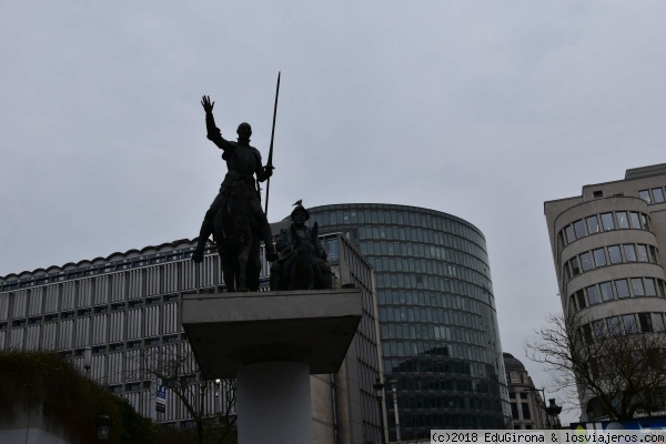 Plaza España de Bruselas
D. Quijote y Sancho Panza en la Plaza de España
