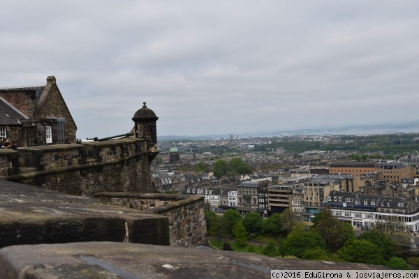 Vista de Edimburgo desde el castillo del mismo nombre
Una belleza a nuestros pies Edimburgo desde su castillo
