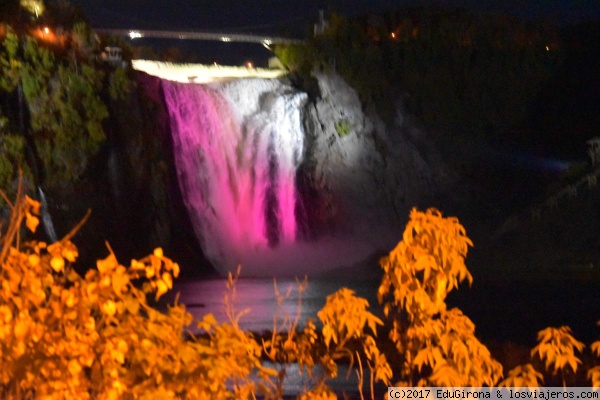 Cataratas de Montmorency
De Noche, lqas cataratas de Montmorency, en el Parc de la Choute. Divide Quebec. (5 metros de altura.
