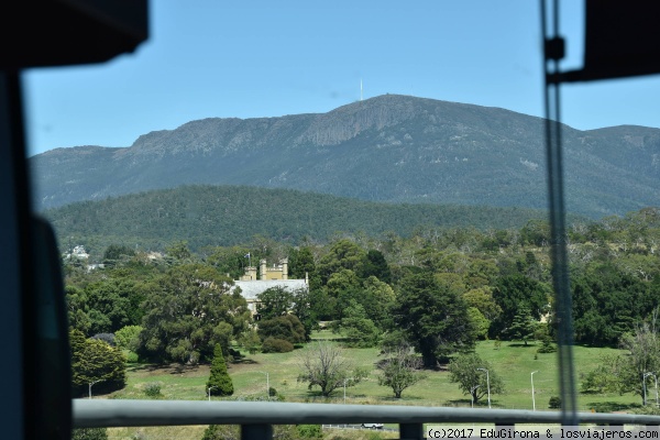 Casa del Gonernador de Tasmania
Casa del Gobernador. Residencia oficial del gobernador, Situada en Quens, tocando los Joardines Botñanicos de Tasmania.
