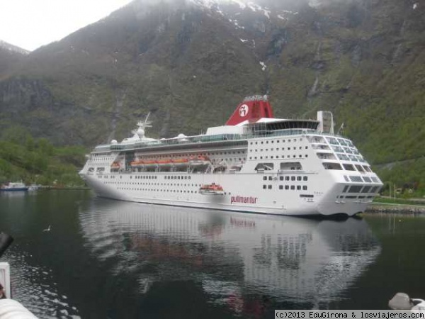 EMPRES ATRACADO
El Empres en Flam, Firodos, mayo de 2012
