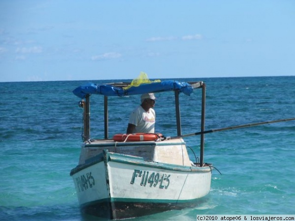 Barco pesquero en varadero
Barco en varadero
