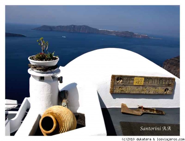 Lo curioso de un tejado.
Esta foto es el tejado de uno de los hoteles que hay en Fira.
