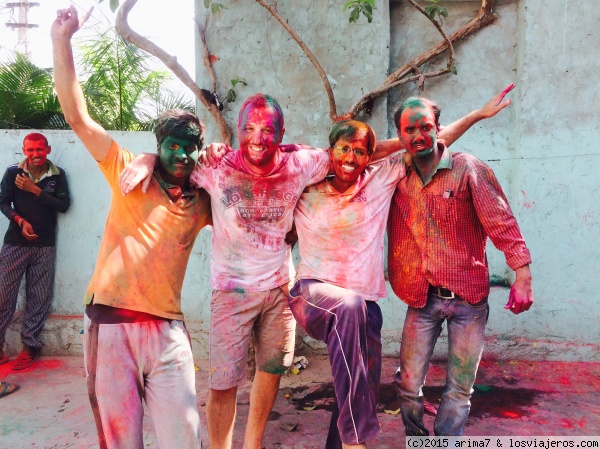 Happy holi
Disfrutando de un happy holi con nuestros amigos hindús
